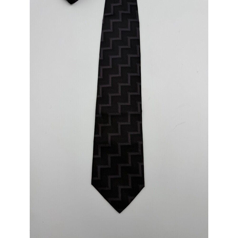 Balenciaga Paris Necktie 100% Silk Tie Gray Black Geometric Zig Zag Pattern Tie - Picture 3 of 9